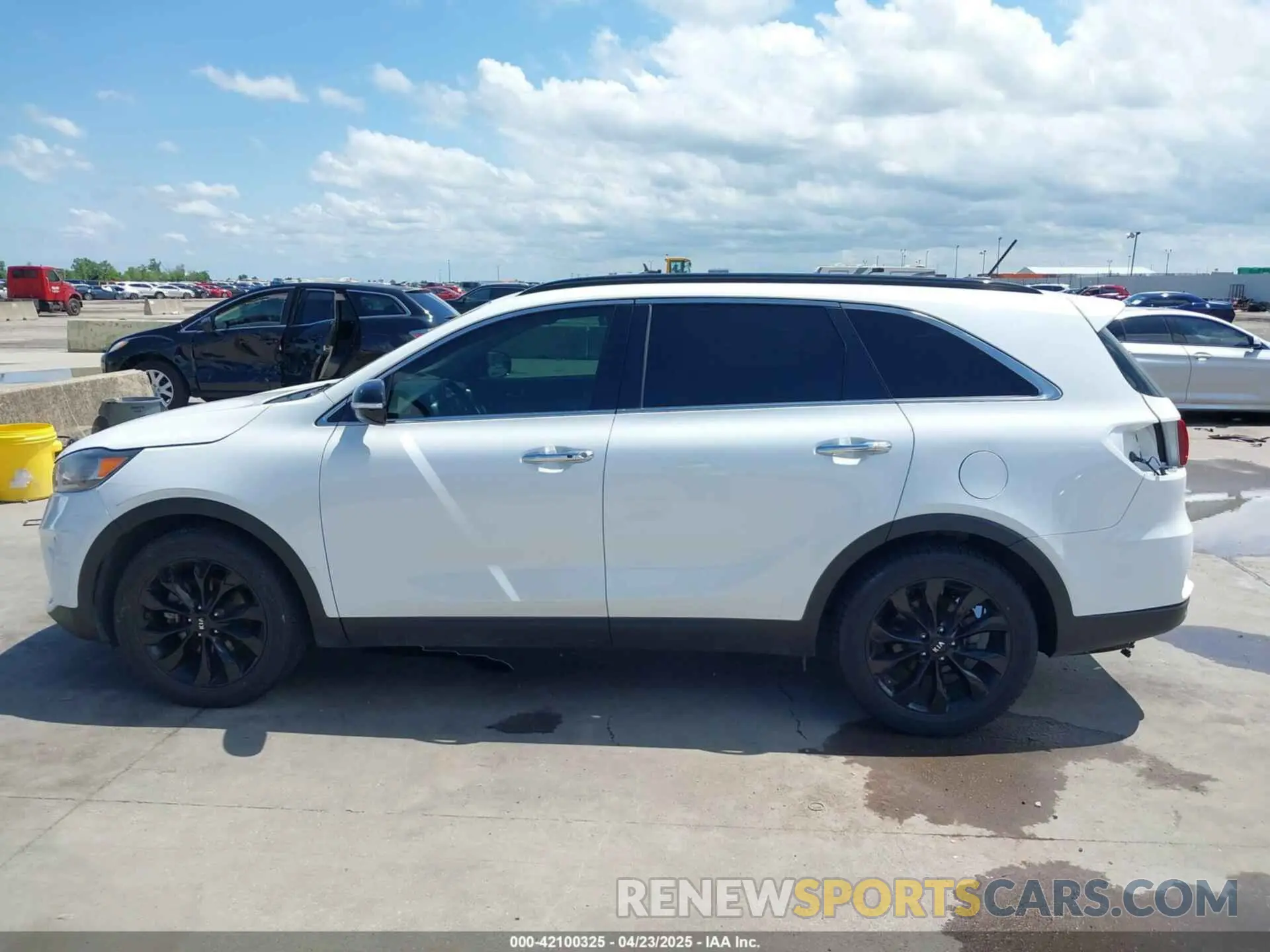 15 Photograph of a damaged car 5XYPG4A57LG672955 KIA SORENTO 2020
