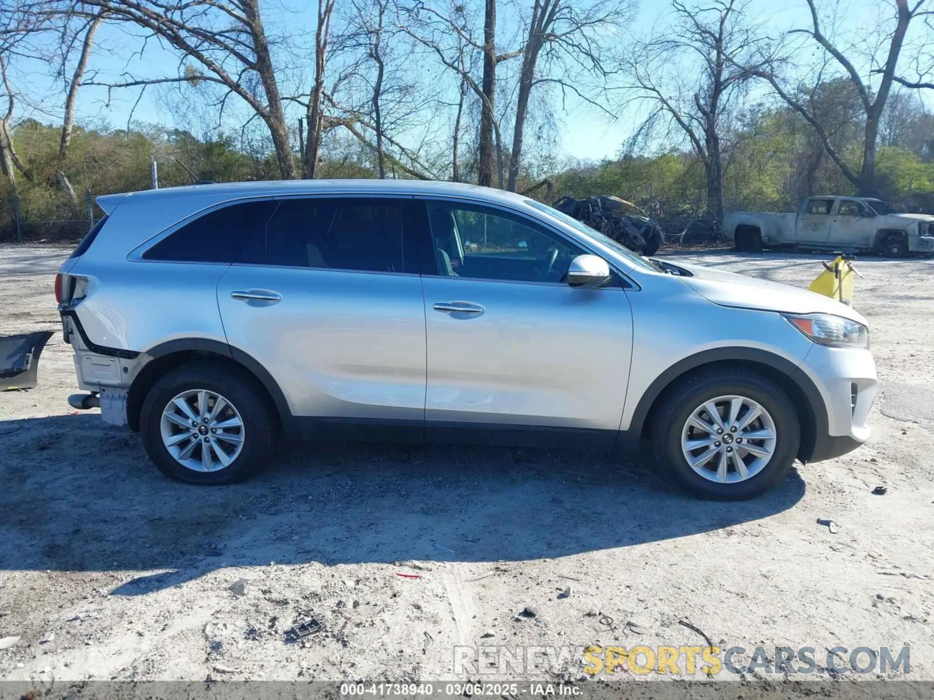 14 Photograph of a damaged car 5XYPG4A5XLG615763 KIA SORENTO 2020