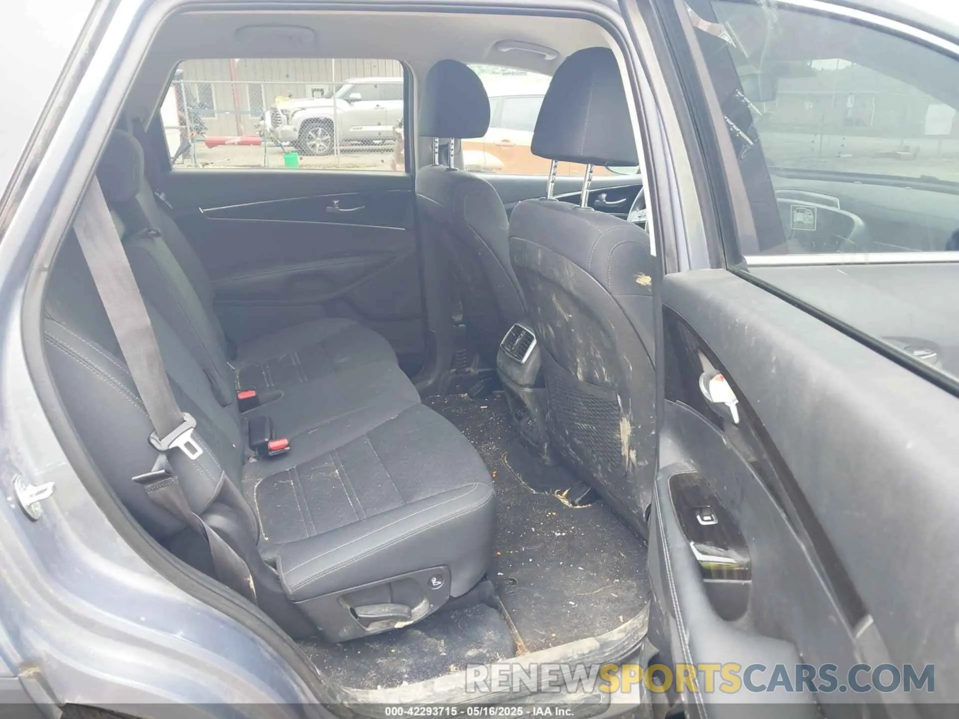 8 Photograph of a damaged car 5XYPGDA31LG659522 KIA SORENTO 2020