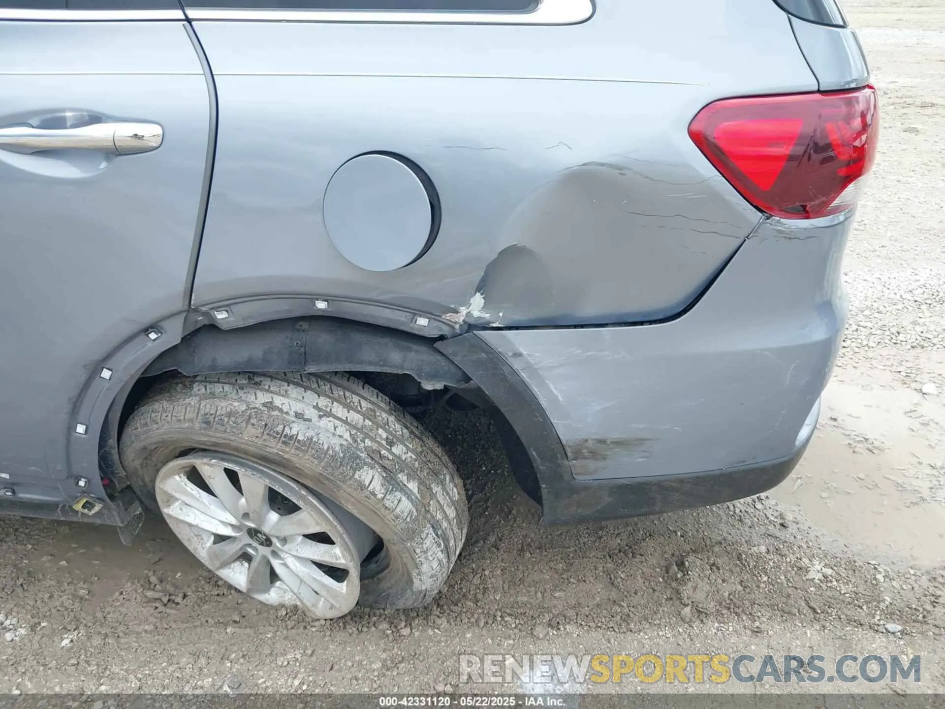 6 Photograph of a damaged car 5XYPGDA32LG624388 KIA SORENTO 2020