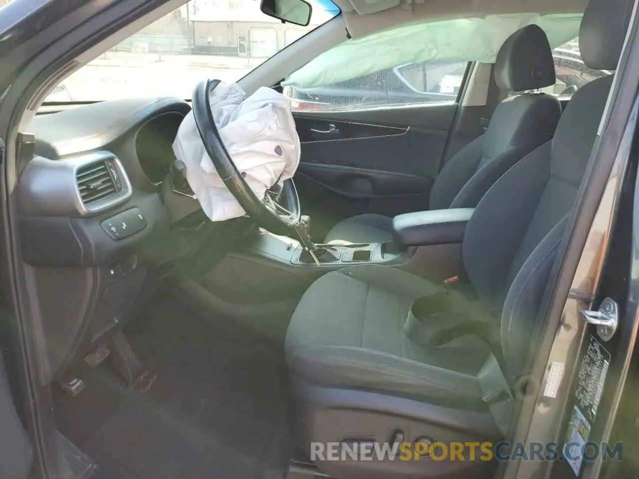 7 Photograph of a damaged car 5XYPGDA32LG655818 KIA SORENTO 2020