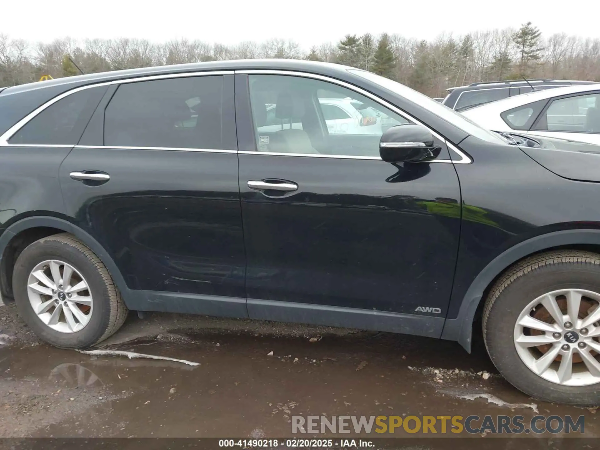 13 Photograph of a damaged car 5XYPGDA36LG655708 KIA SORENTO 2020