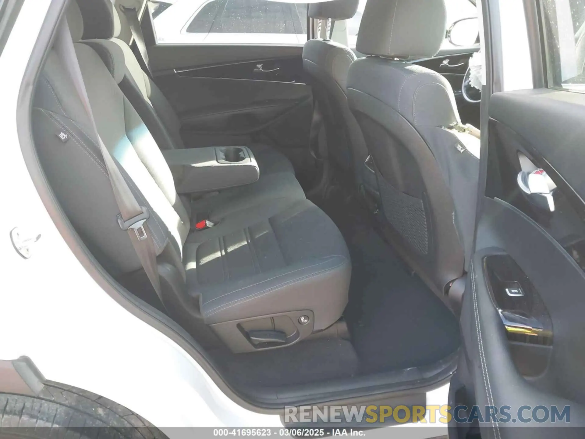 8 Фотография поврежденного автомобиля 5XYPGDA37LG656124 KIA SORENTO 2020