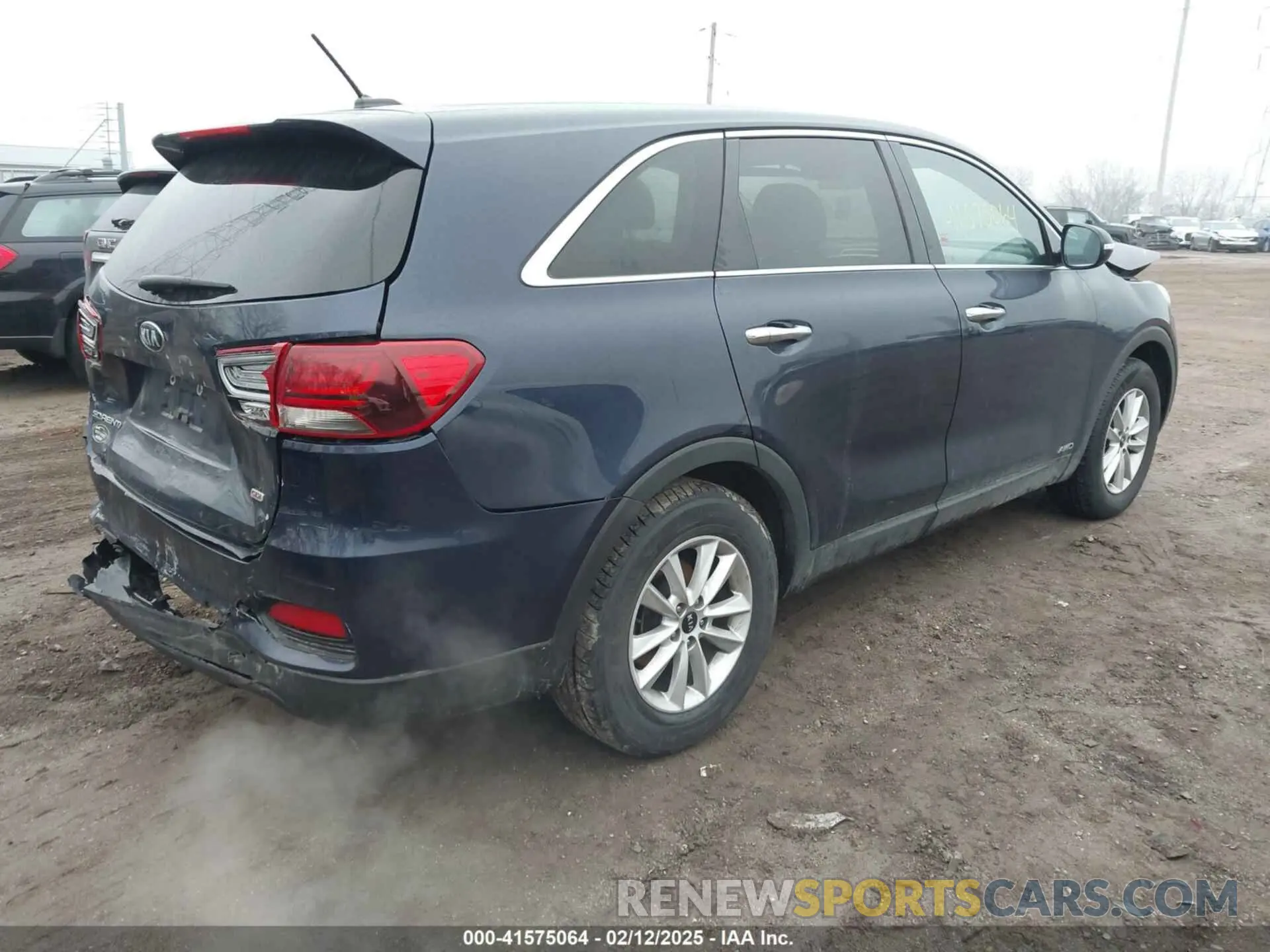 4 Photograph of a damaged car 5XYPGDA38LG679993 KIA SORENTO 2020
