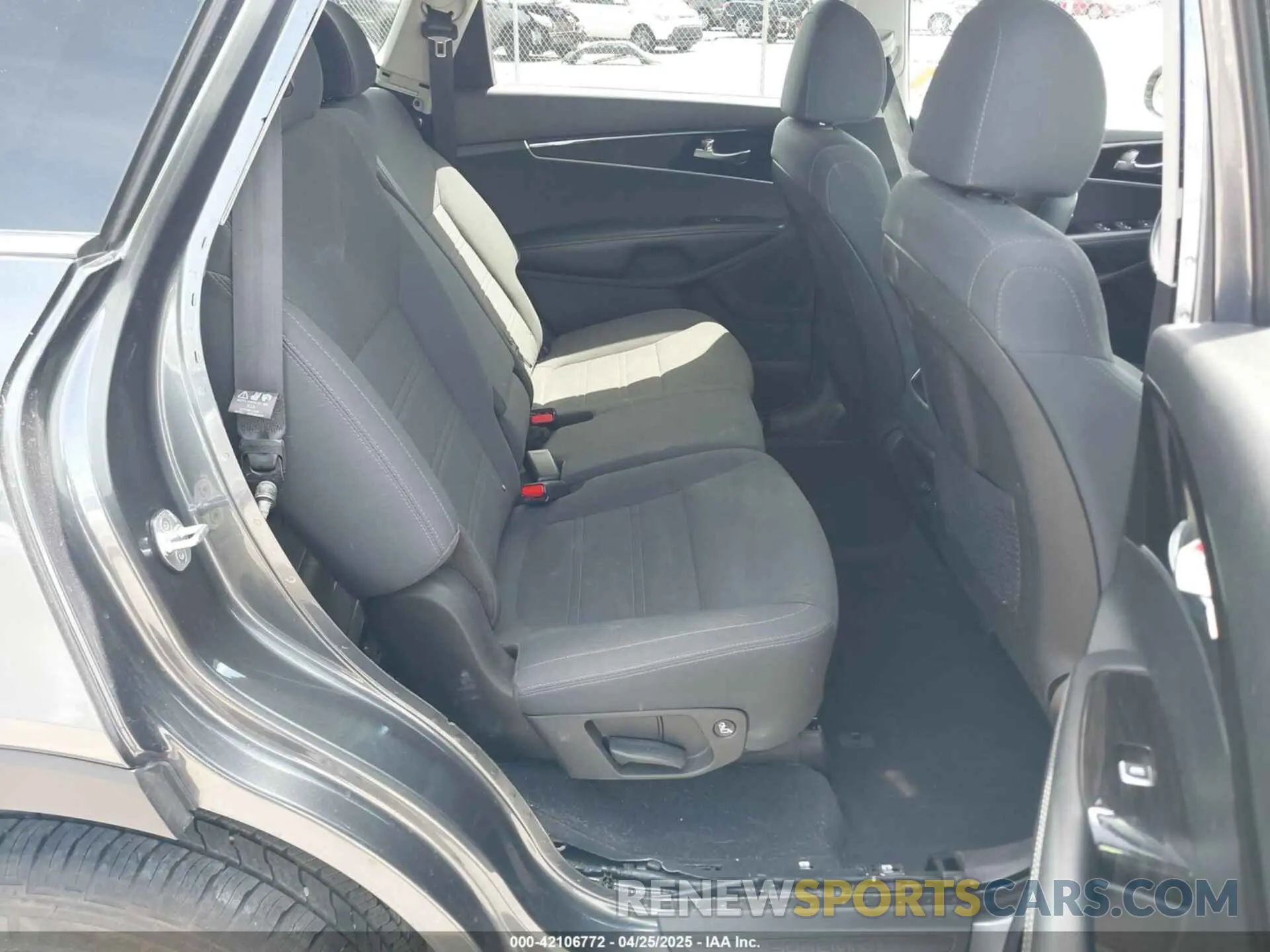 8 Фотография поврежденного автомобиля 5XYPGDA3XLG664122 KIA SORENTO 2020