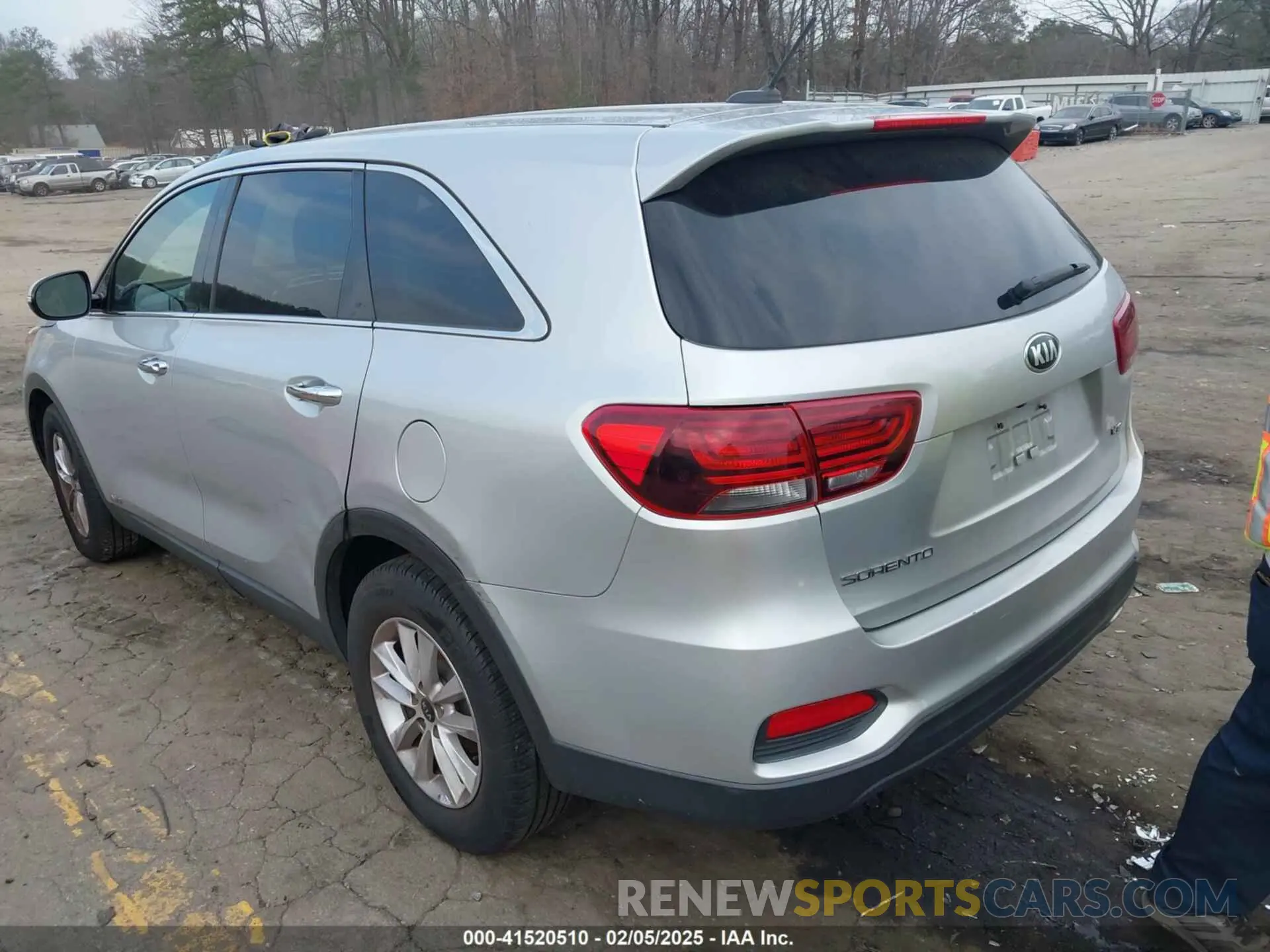 3 Photograph of a damaged car 5XYPGDA50LG619045 KIA SORENTO 2020