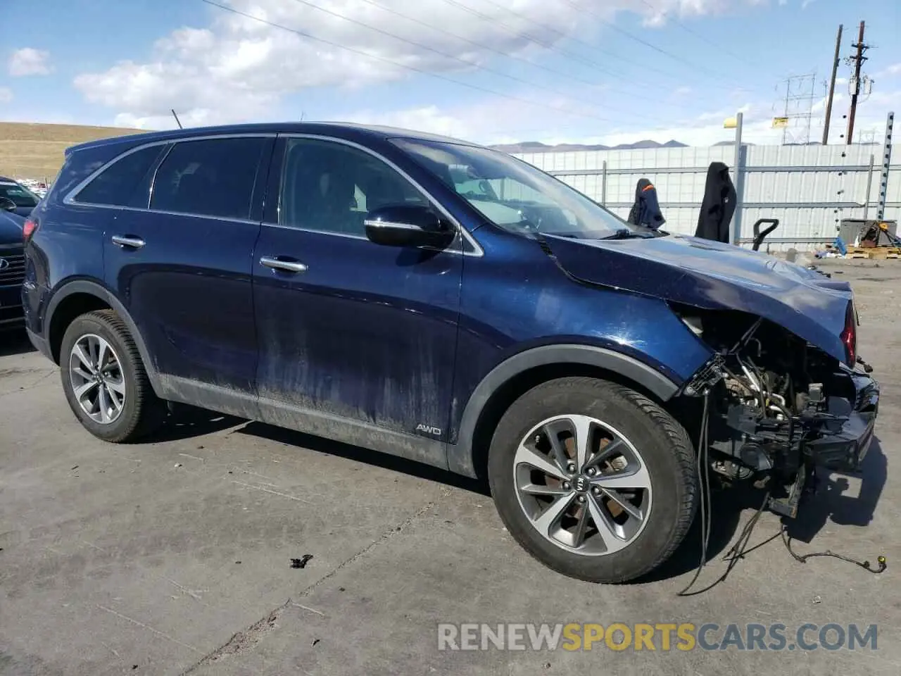 4 Photograph of a damaged car 5XYPGDA51LG690867 KIA SORENTO 2020