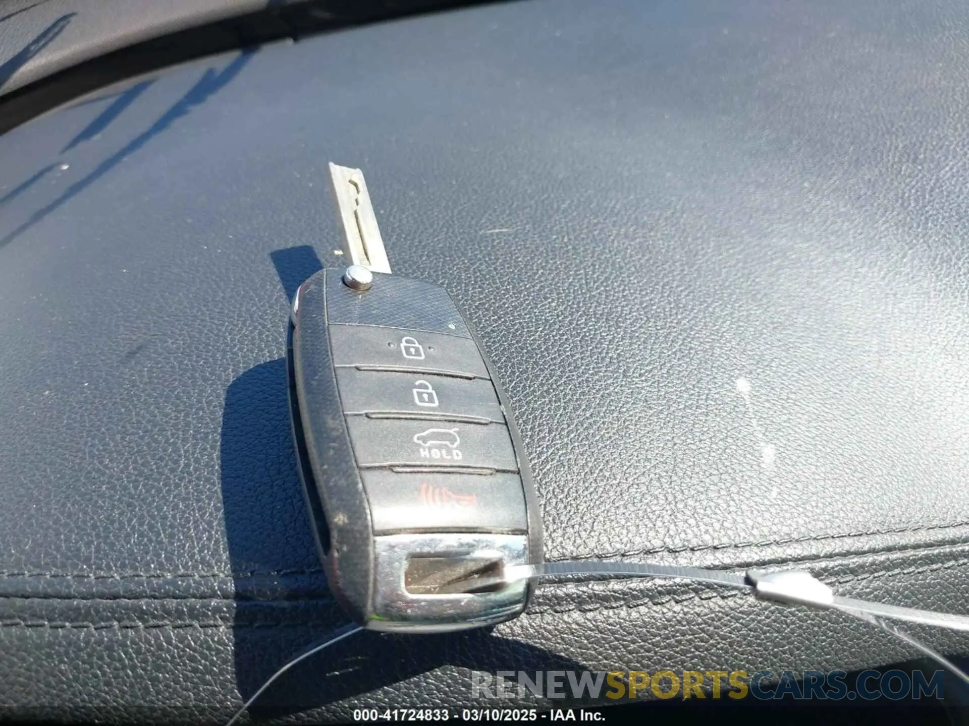 11 Photograph of a damaged car 5XYPGDA53LG612283 KIA SORENTO 2020