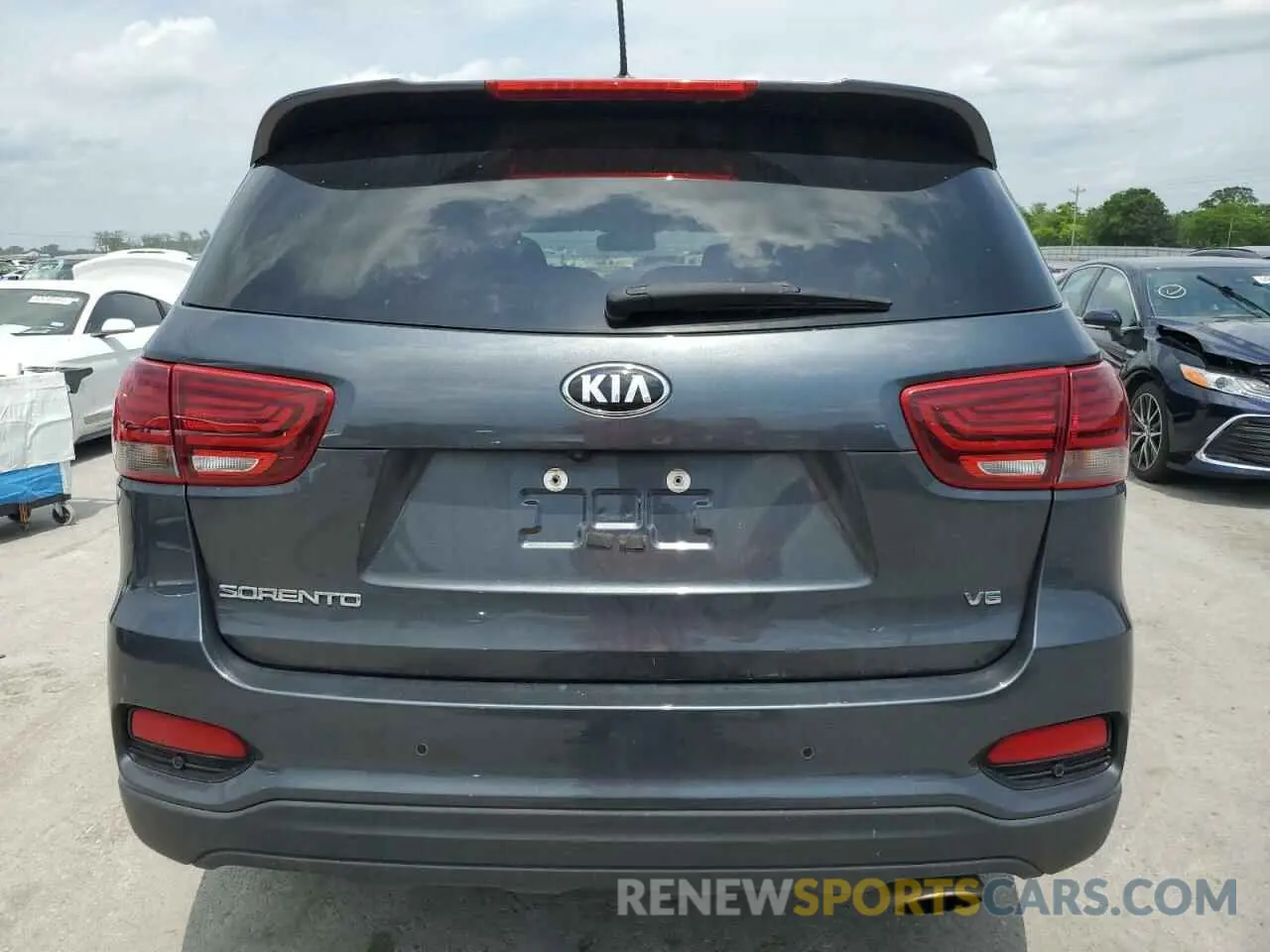 6 Photograph of a damaged car 5XYPGDA54LG686182 KIA SORENTO 2020