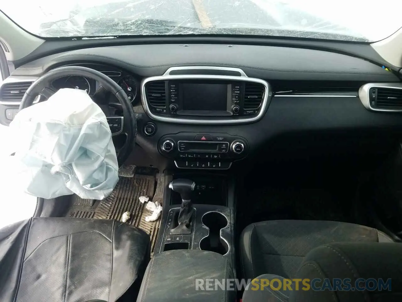 8 Photograph of a damaged car 5XYPGDA54LG695044 KIA SORENTO 2020