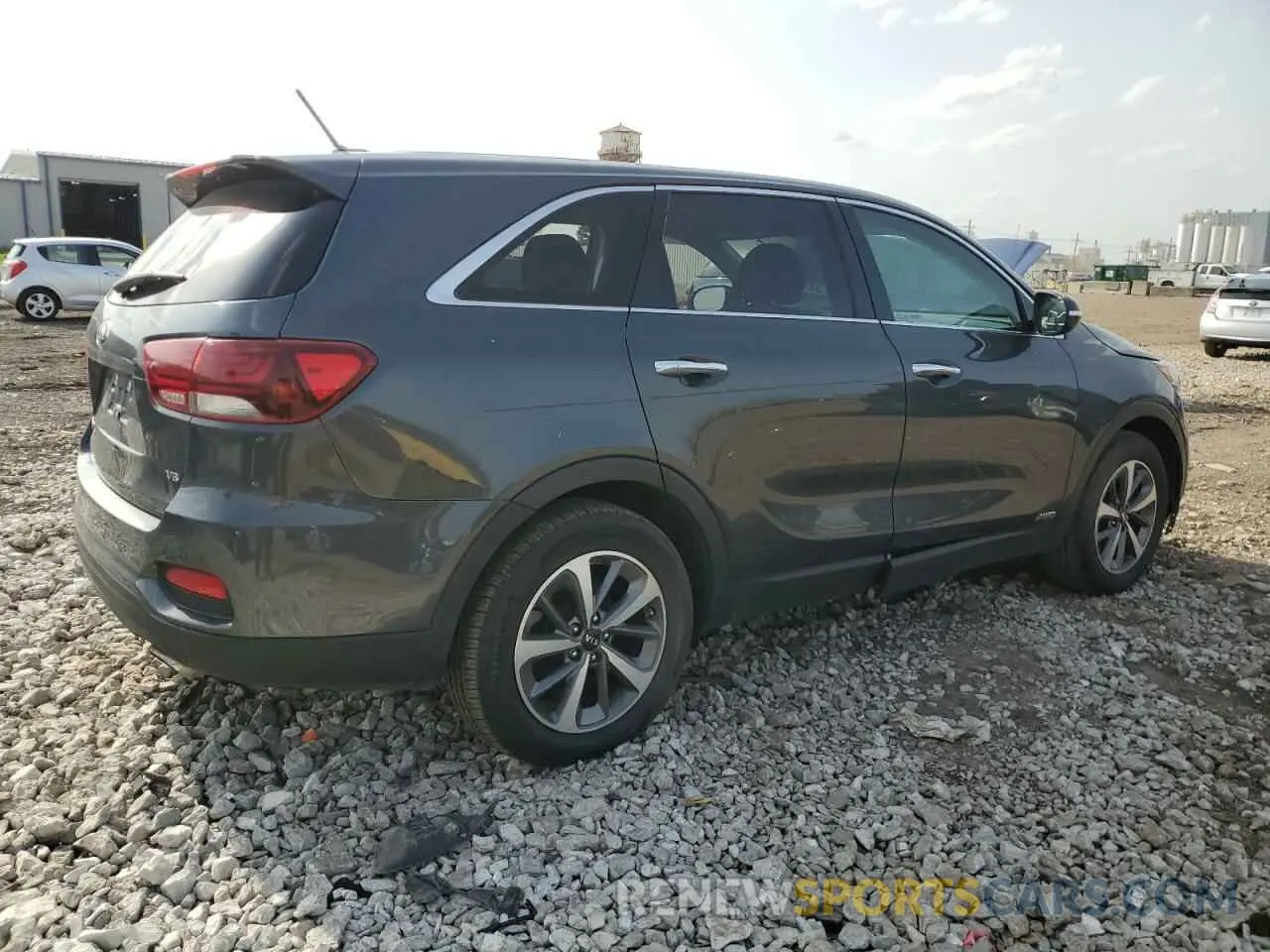 3 Photograph of a damaged car 5XYPGDA55LG692363 KIA SORENTO 2020