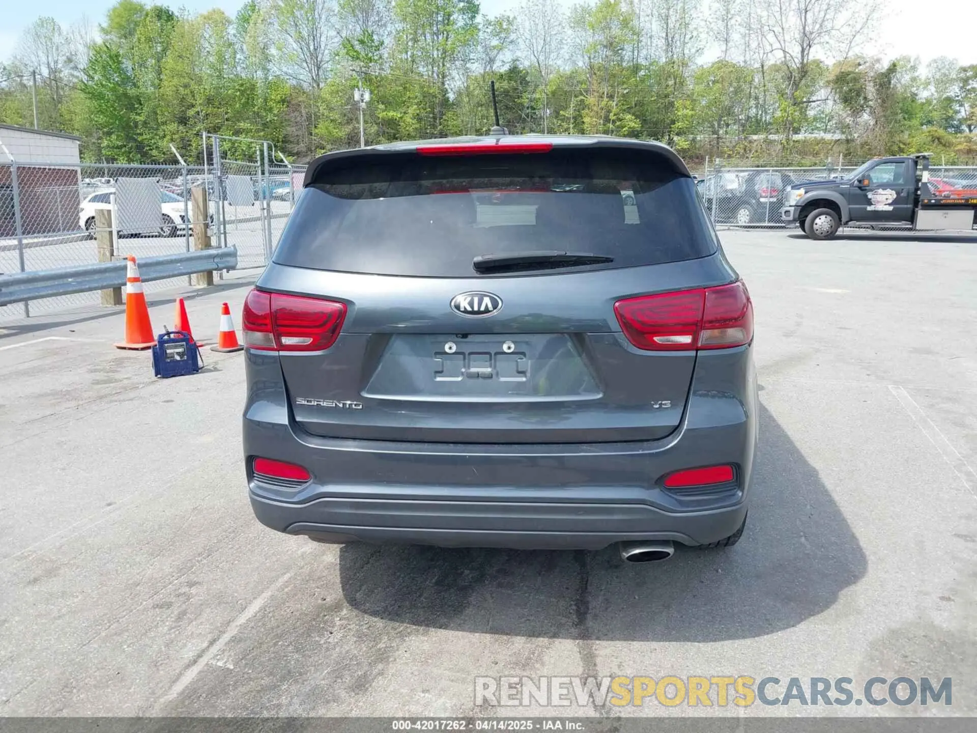 16 Photograph of a damaged car 5XYPGDA58LG618502 KIA SORENTO 2020