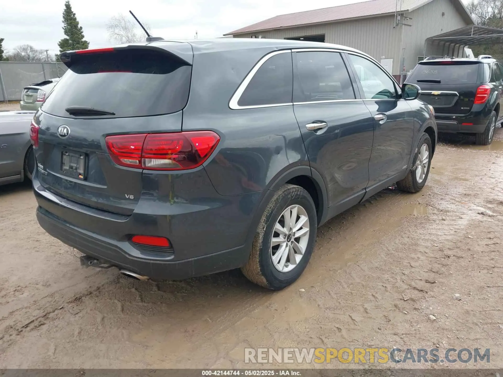 4 Photograph of a damaged car 5XYPGDA5XLG618548 KIA SORENTO 2020