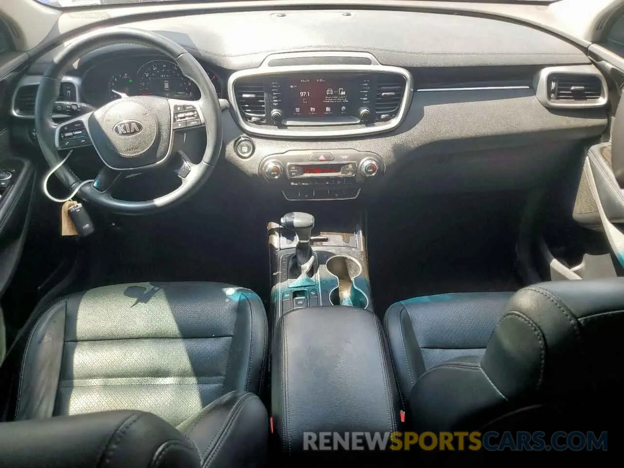 8 Photograph of a damaged car 5XYPH4A53LG671492 KIA SORENTO 2020