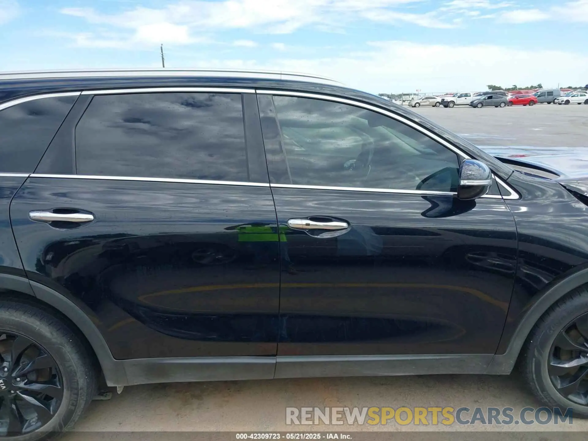 13 Photograph of a damaged car 5XYPH4A57LG706518 KIA SORENTO 2020