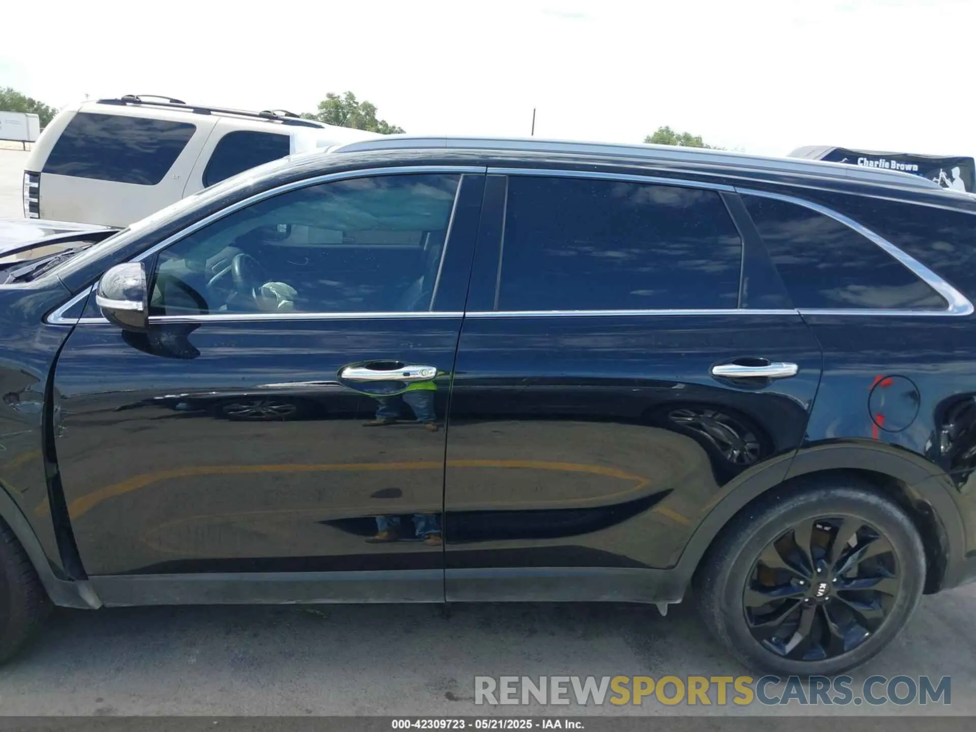 14 Photograph of a damaged car 5XYPH4A57LG706518 KIA SORENTO 2020