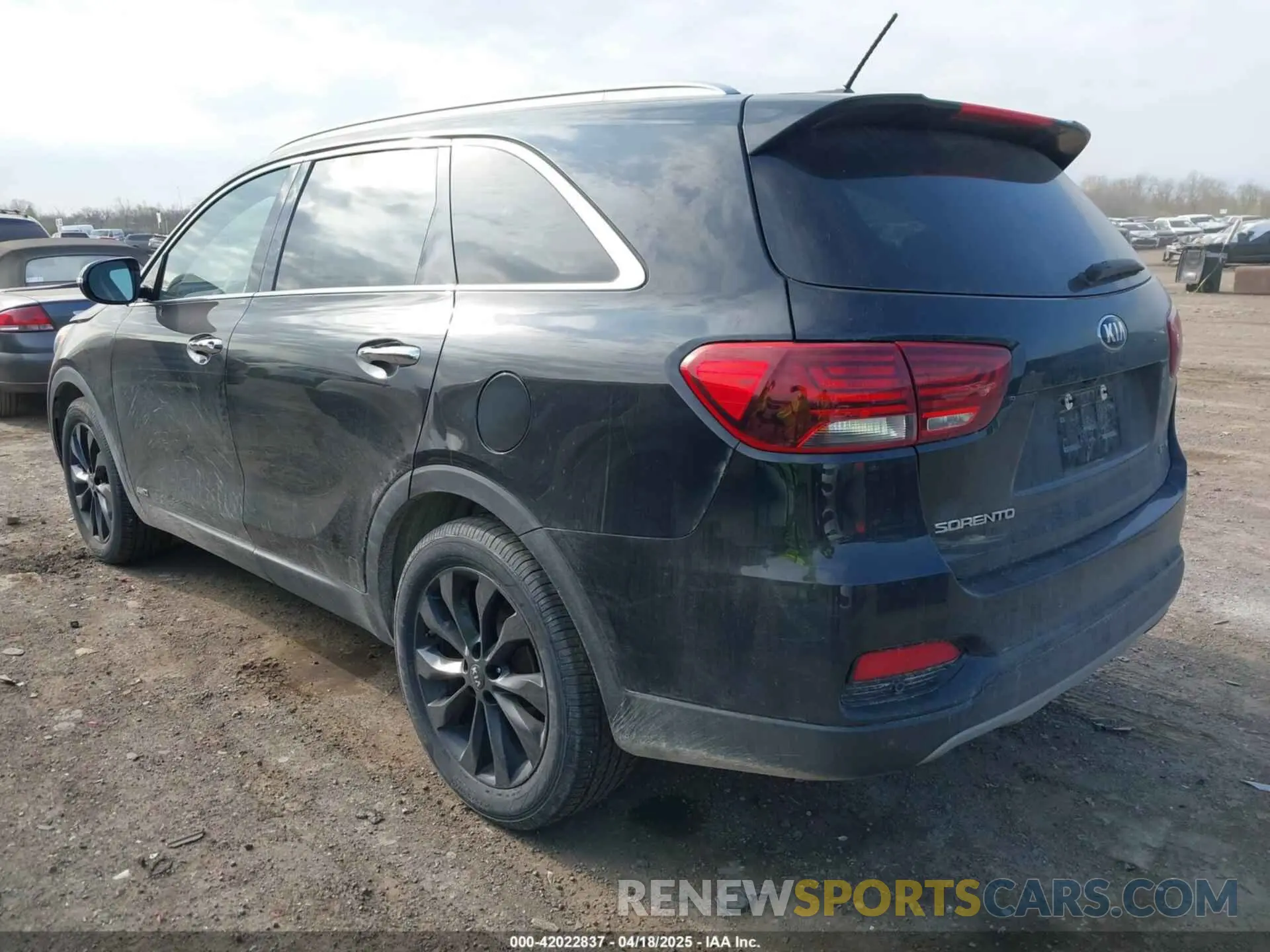 3 Photograph of a damaged car 5XYPHDA58LG708648 KIA SORENTO 2020