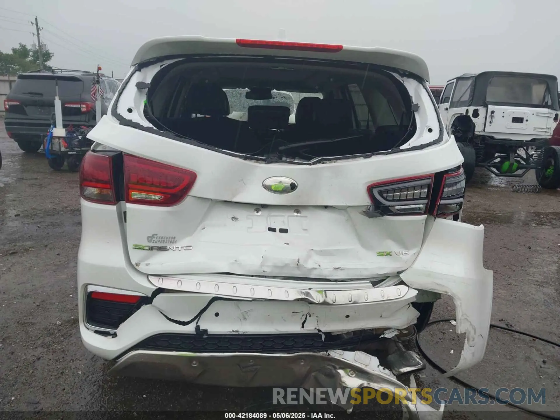 16 Photograph of a damaged car 5XYPK4A5XLG651337 KIA SORENTO 2020