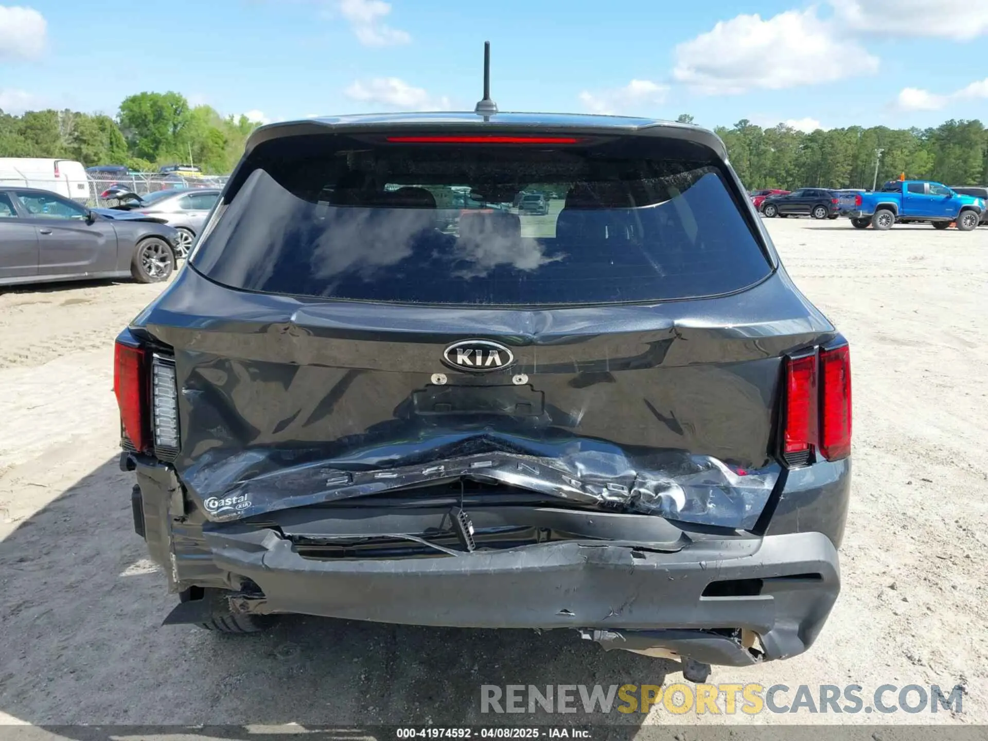 16 Photograph of a damaged car 5XYRG4LC1MG021424 KIA SORENTO 2021