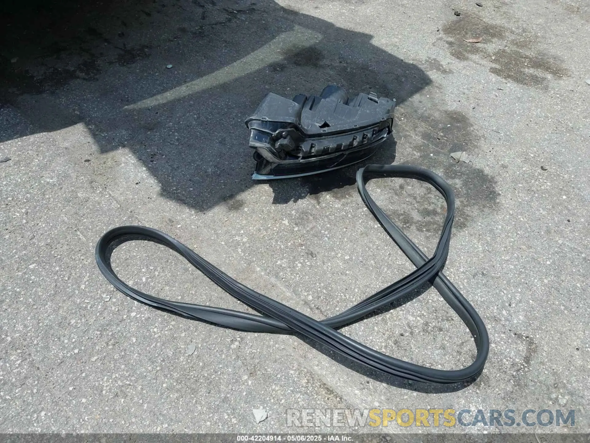 12 Photograph of a damaged car 5XYRG4LC3MG005807 KIA SORENTO 2021