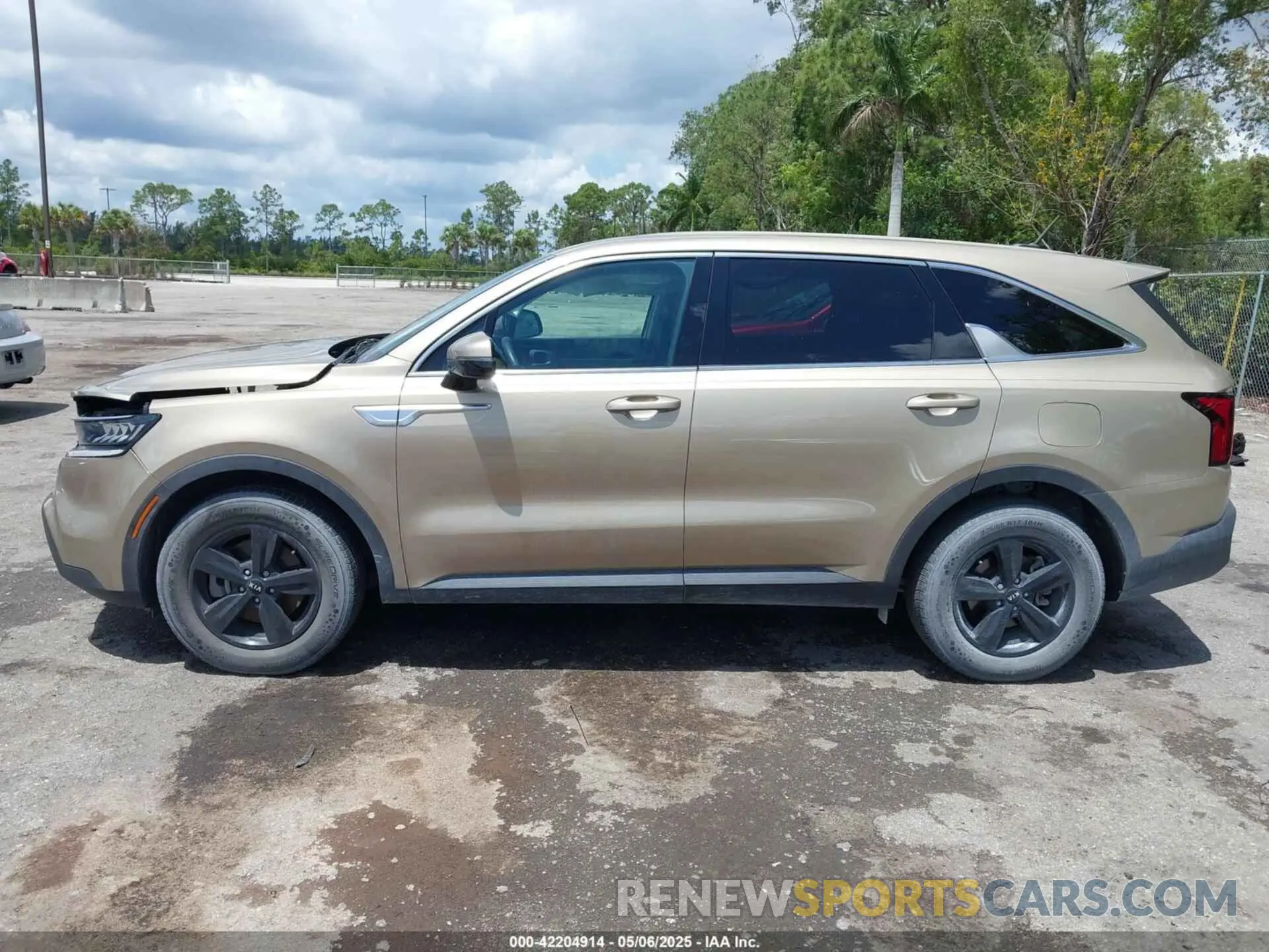 15 Photograph of a damaged car 5XYRG4LC3MG005807 KIA SORENTO 2021