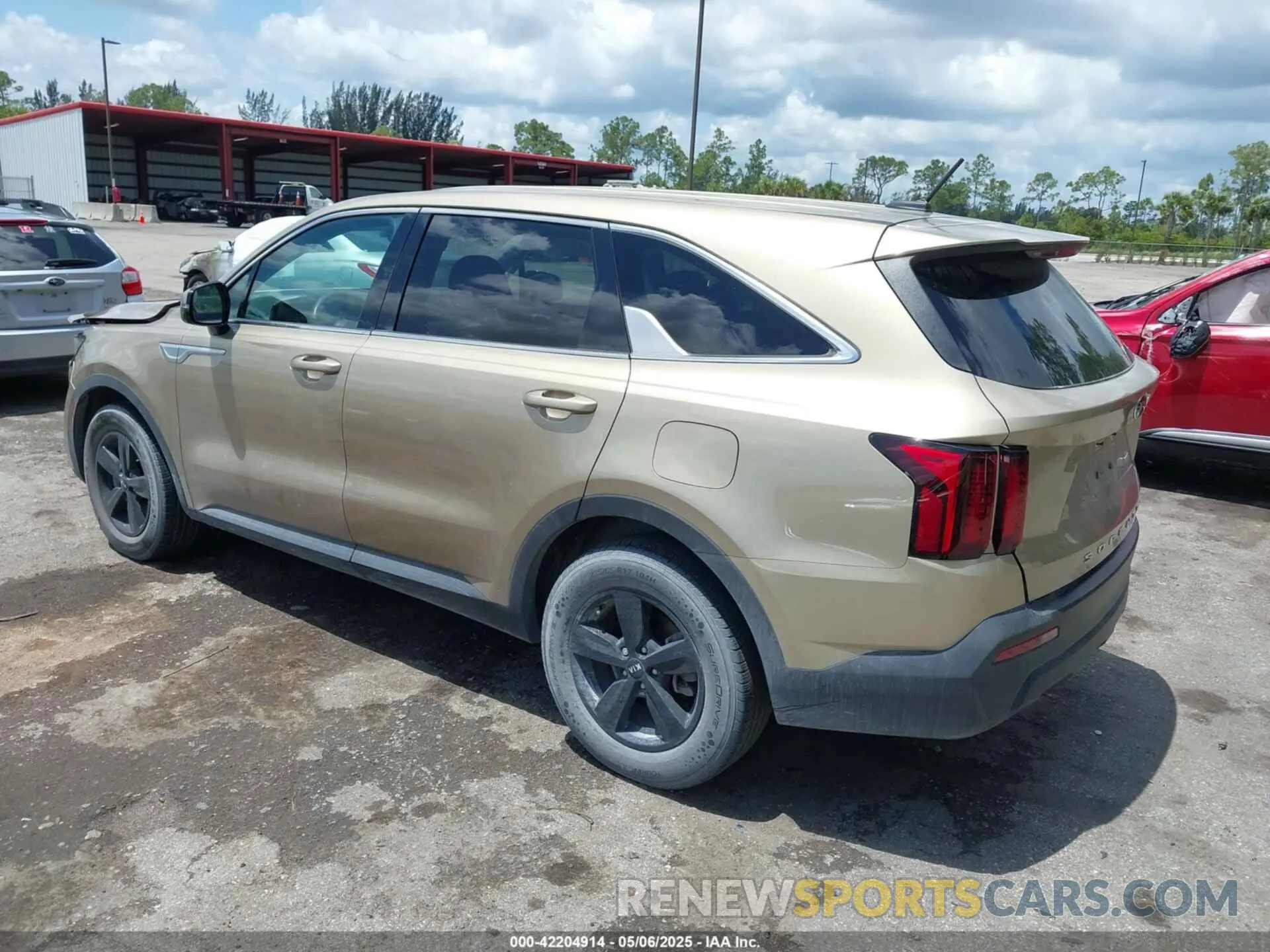 3 Photograph of a damaged car 5XYRG4LC3MG005807 KIA SORENTO 2021