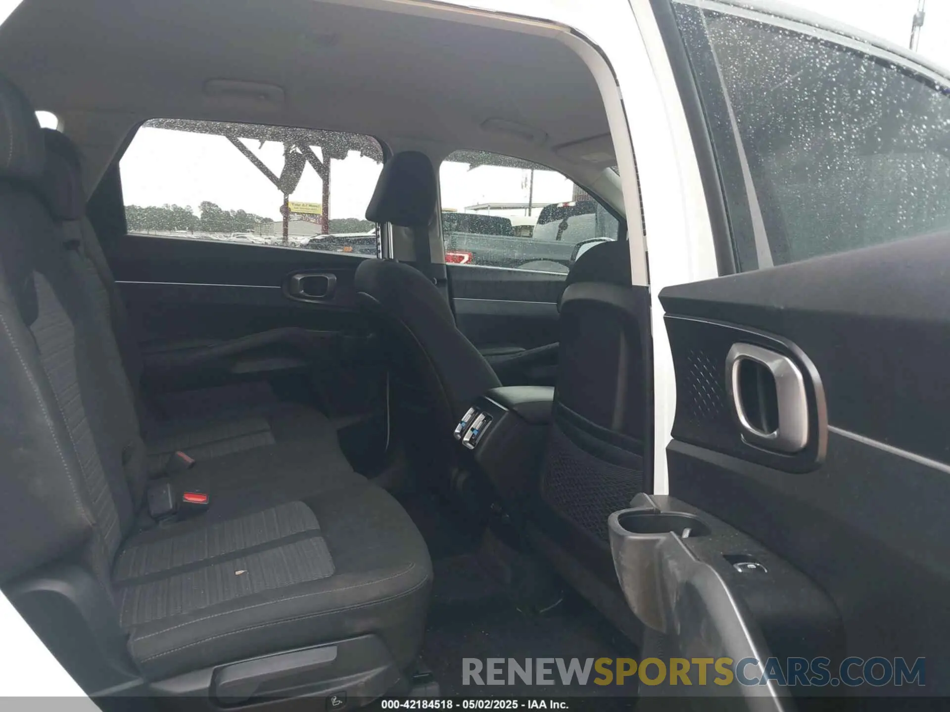 8 Фотография поврежденного автомобиля 5XYRG4LC3MG055381 KIA SORENTO 2021