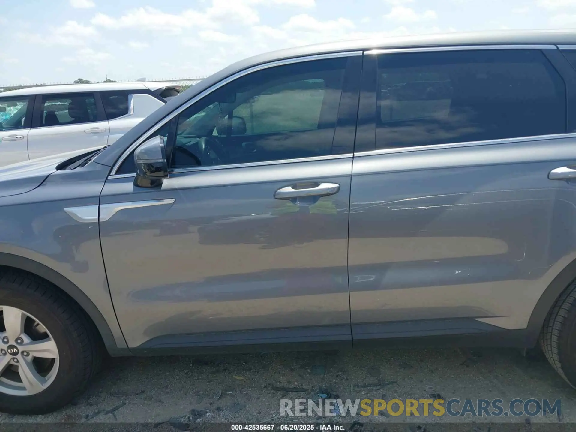 14 Photograph of a damaged car 5XYRG4LC4MG055115 KIA SORENTO 2021