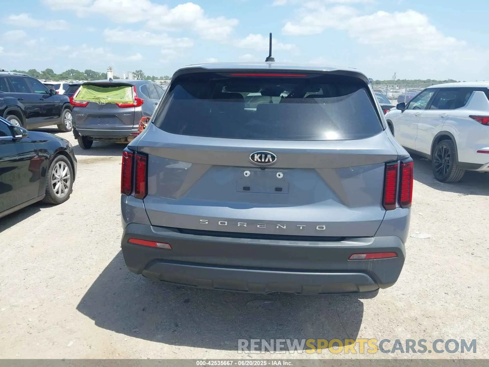 16 Photograph of a damaged car 5XYRG4LC4MG055115 KIA SORENTO 2021