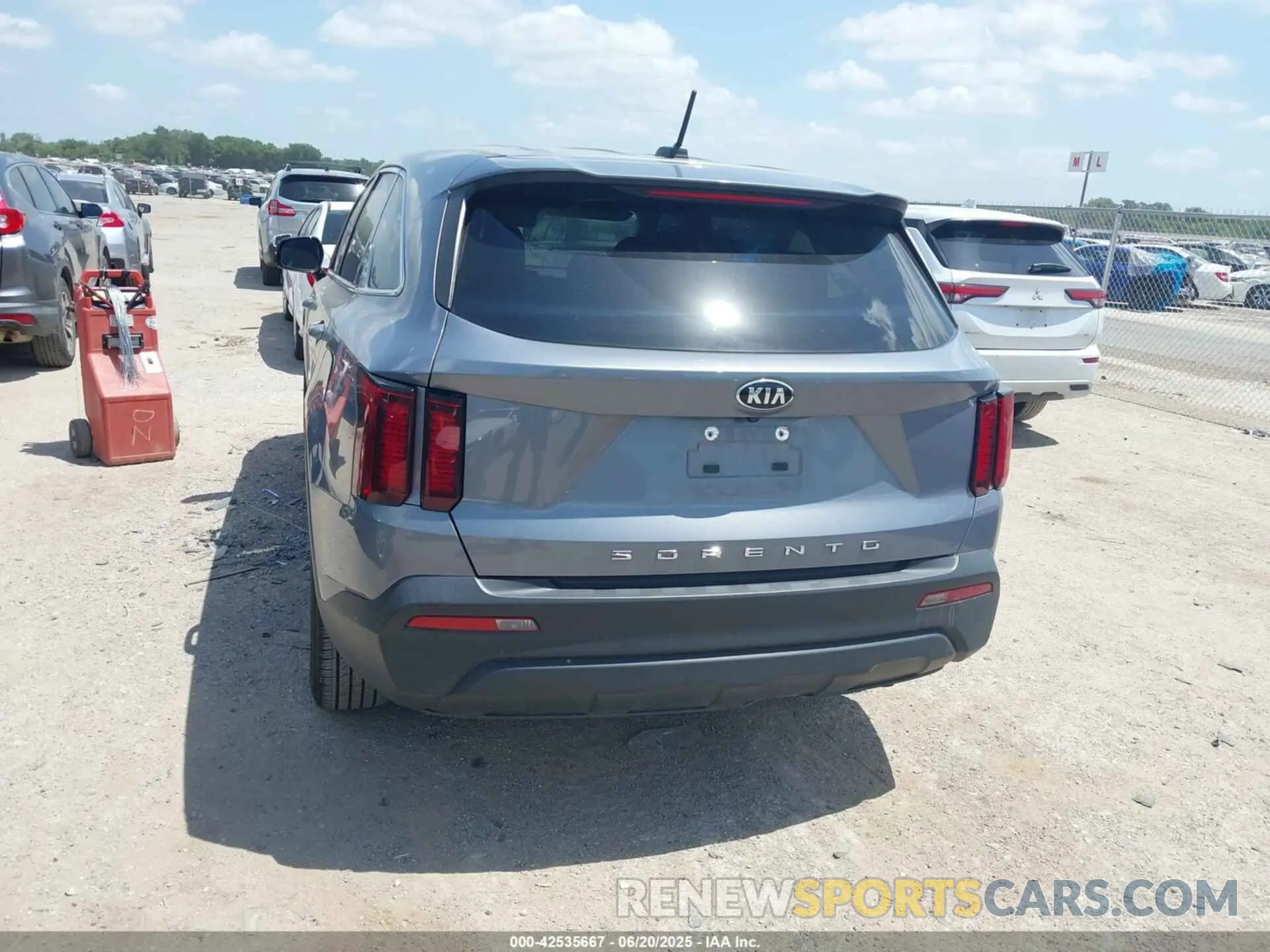3 Photograph of a damaged car 5XYRG4LC4MG055115 KIA SORENTO 2021