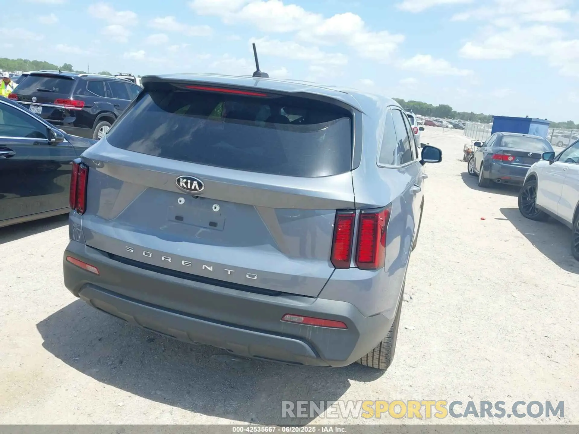 4 Photograph of a damaged car 5XYRG4LC4MG055115 KIA SORENTO 2021