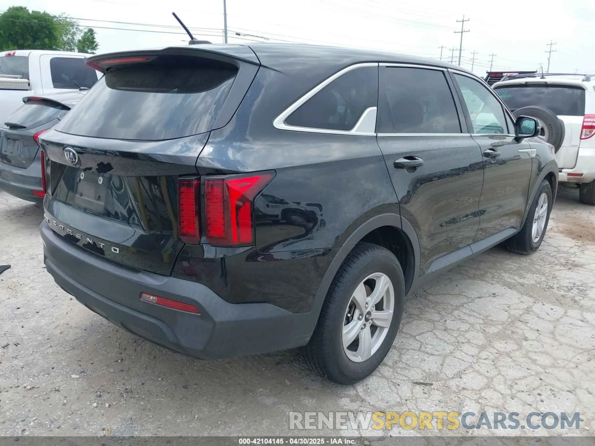 4 Photograph of a damaged car 5XYRG4LC5MG020261 KIA SORENTO 2021