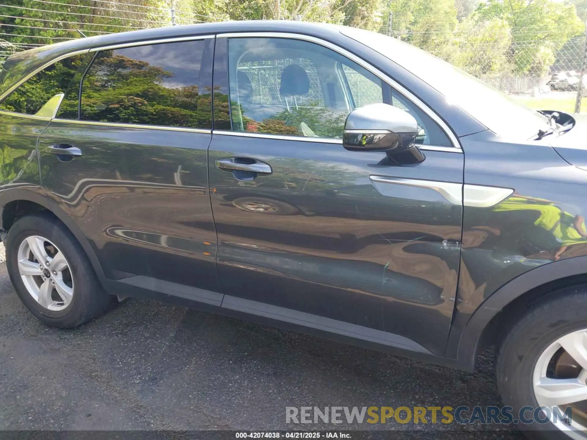 13 Photograph of a damaged car 5XYRG4LC5MG051378 KIA SORENTO 2021
