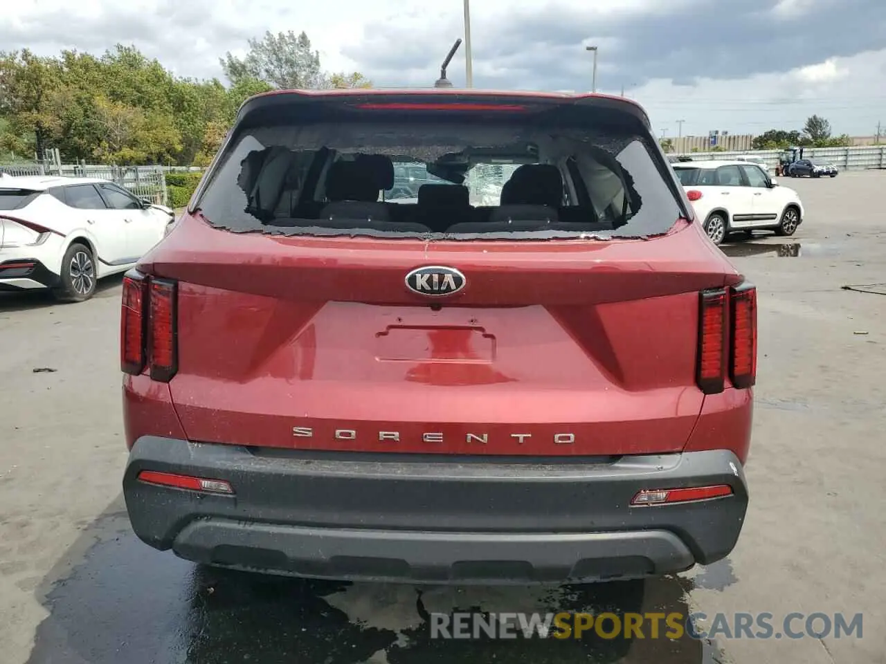 6 Photograph of a damaged car 5XYRG4LC8MG026085 KIA SORENTO 2021