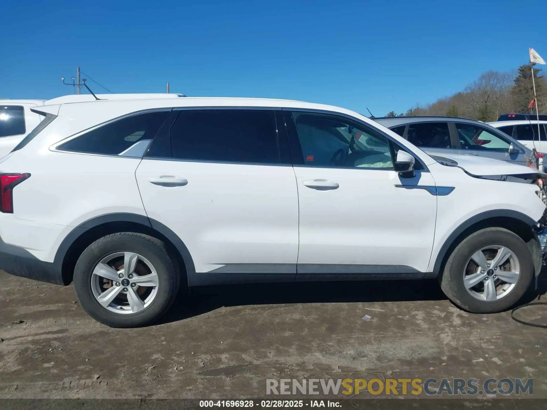 14 Photograph of a damaged car 5XYRGDLC9MG031358 KIA SORENTO 2021