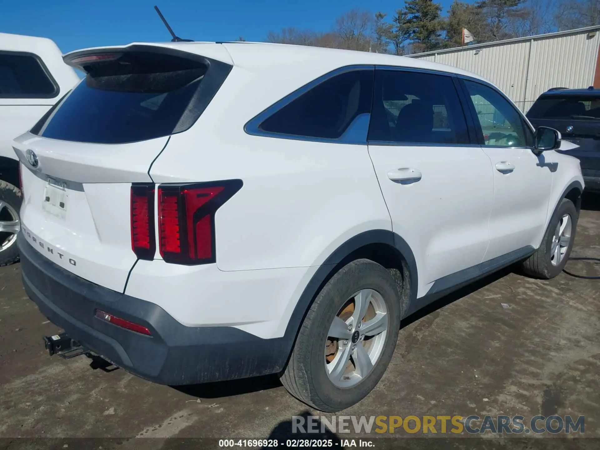 4 Photograph of a damaged car 5XYRGDLC9MG031358 KIA SORENTO 2021