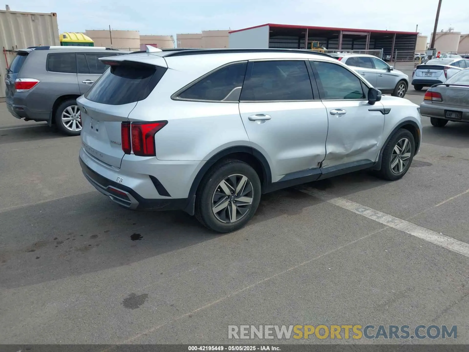 4 Photograph of a damaged car 5XYRH4LF2MG037168 KIA SORENTO 2021