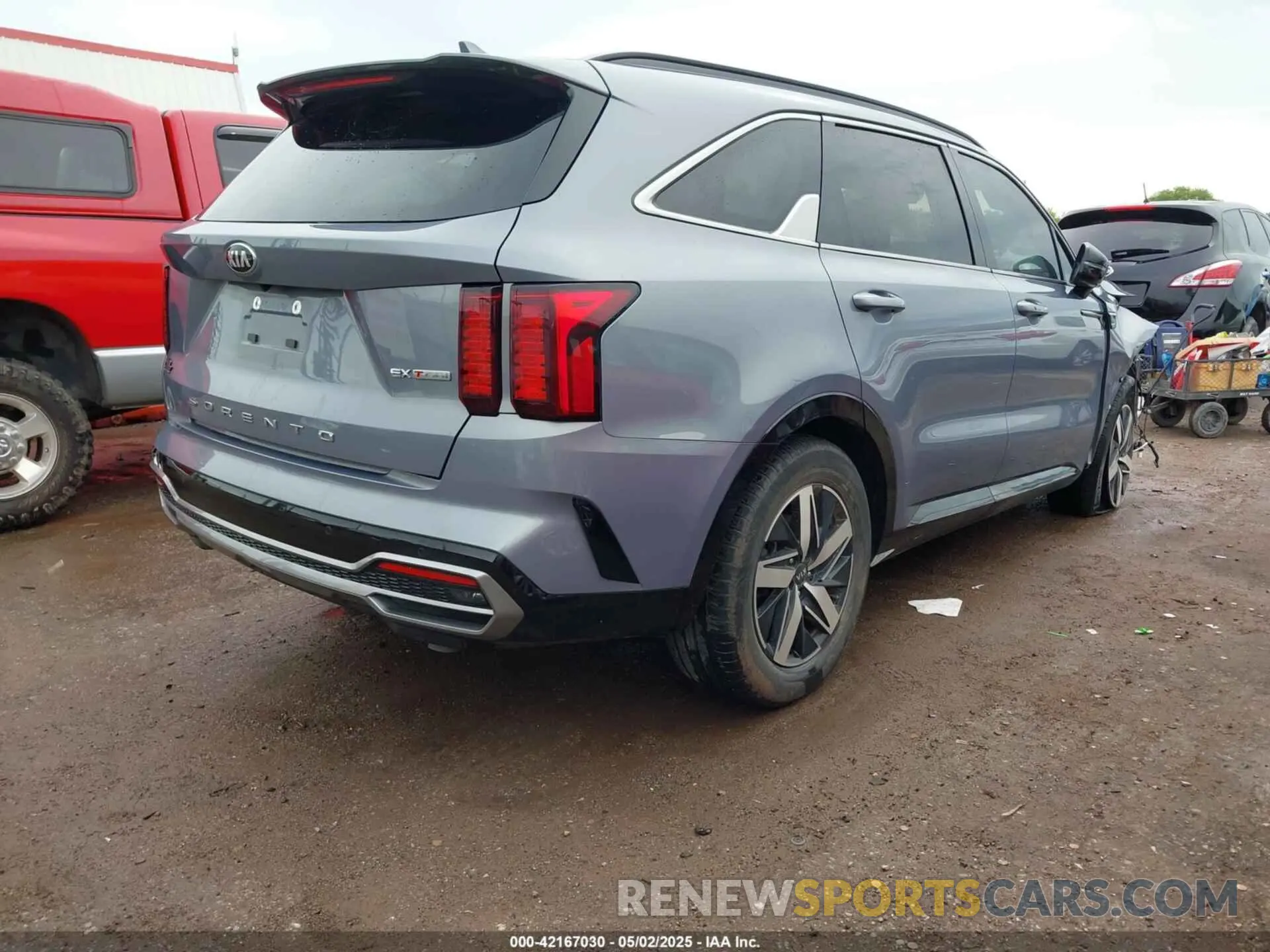 4 Photograph of a damaged car 5XYRH4LF8MG034839 KIA SORENTO 2021