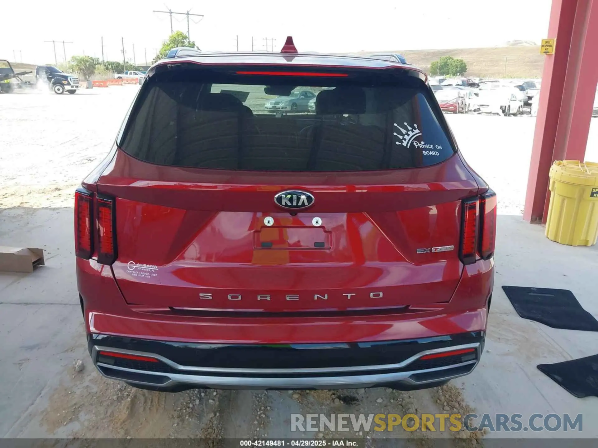 16 Photograph of a damaged car 5XYRH4LF8MG035215 KIA SORENTO 2021