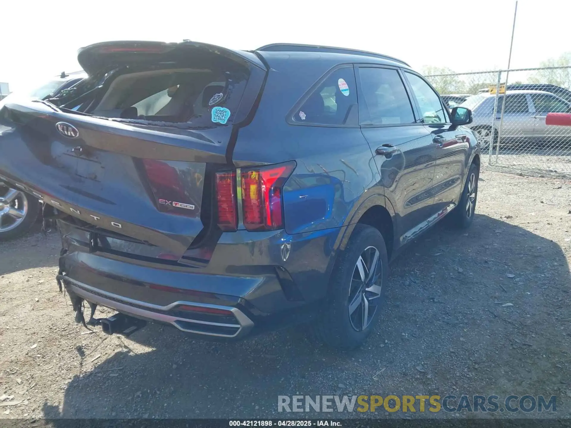 4 Photograph of a damaged car 5XYRHDLF2MG068579 KIA SORENTO 2021