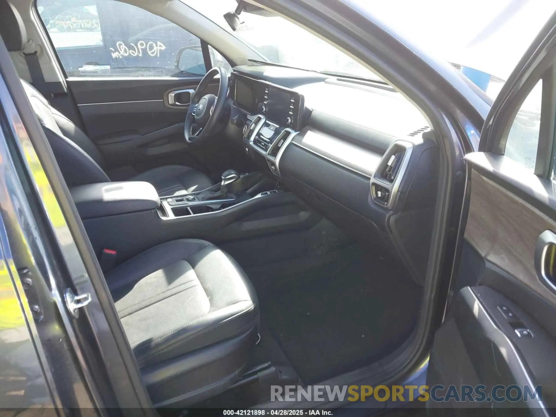5 Photograph of a damaged car 5XYRHDLF2MG068579 KIA SORENTO 2021