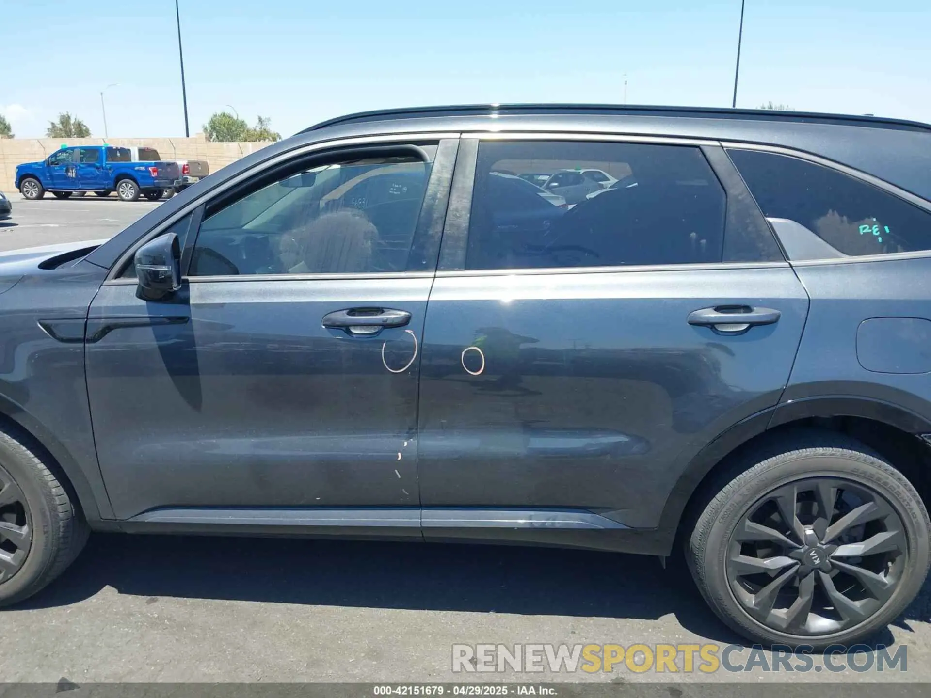 15 Photograph of a damaged car 5XYRK4LF3MG033213 KIA SORENTO 2021