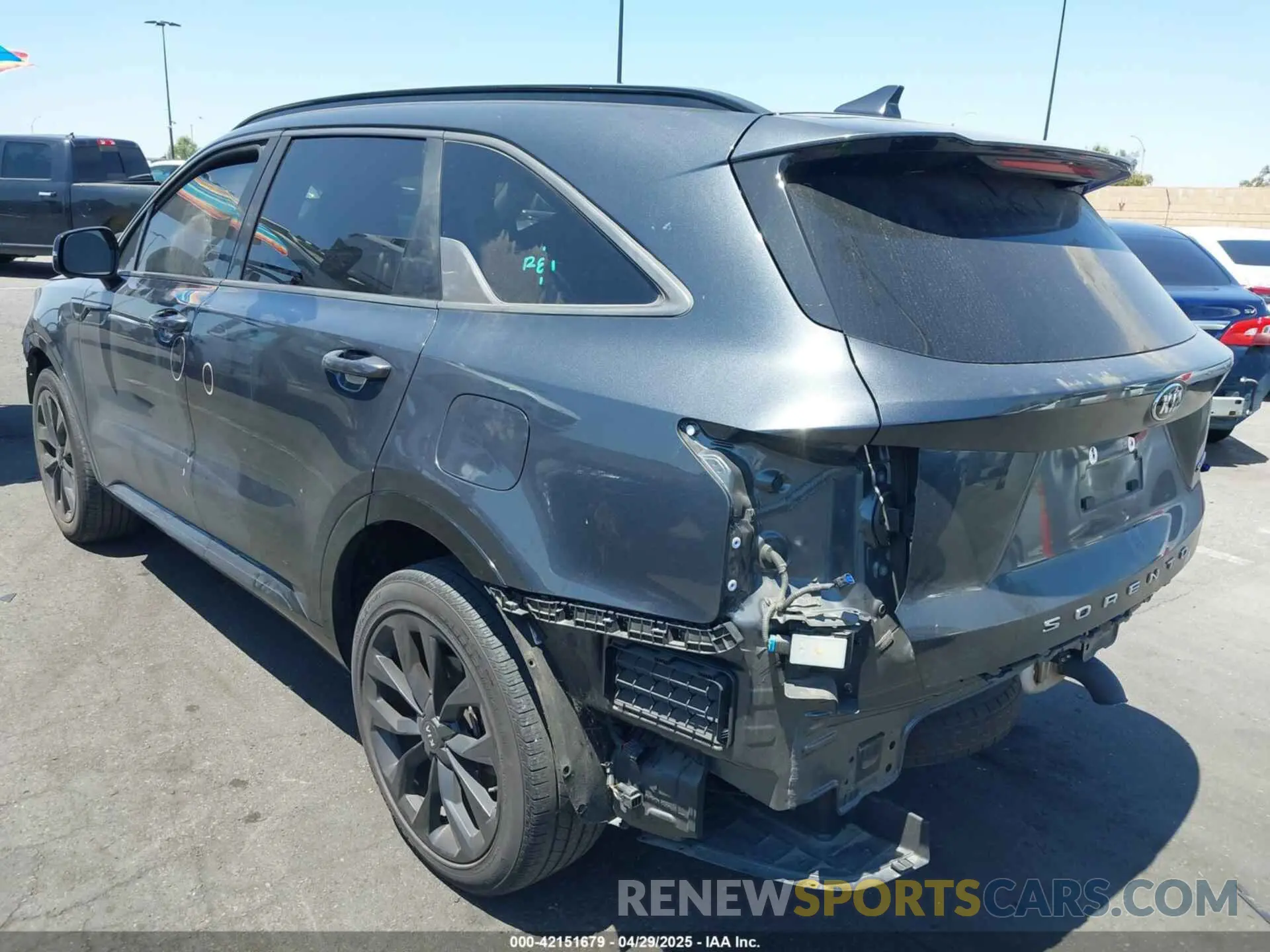 3 Photograph of a damaged car 5XYRK4LF3MG033213 KIA SORENTO 2021