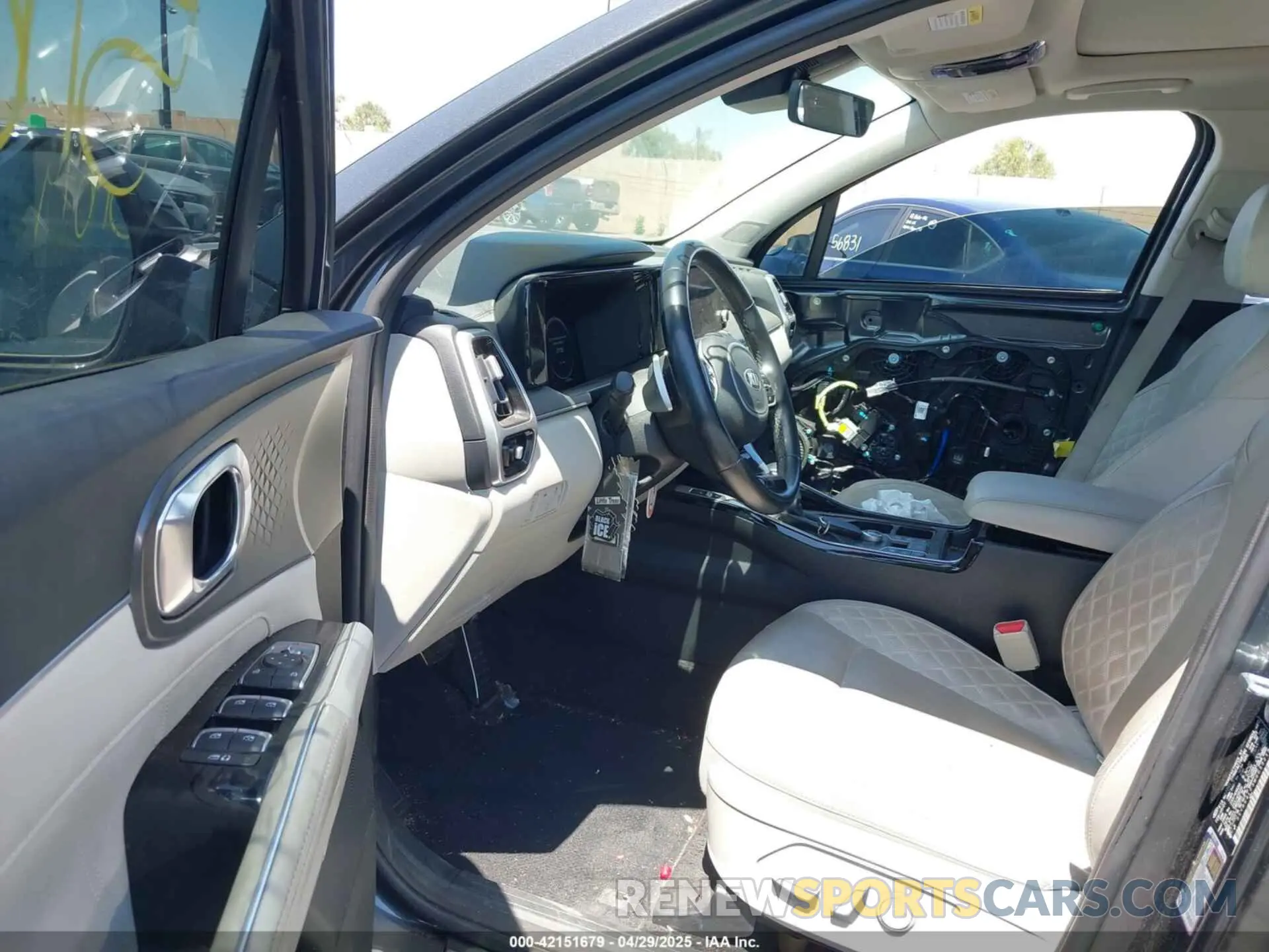 5 Photograph of a damaged car 5XYRK4LF3MG033213 KIA SORENTO 2021