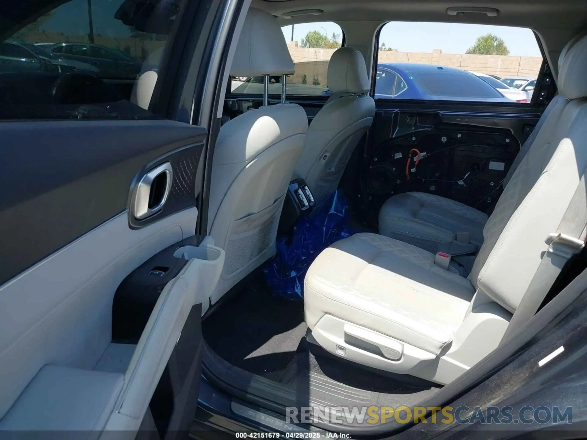 8 Photograph of a damaged car 5XYRK4LF3MG033213 KIA SORENTO 2021
