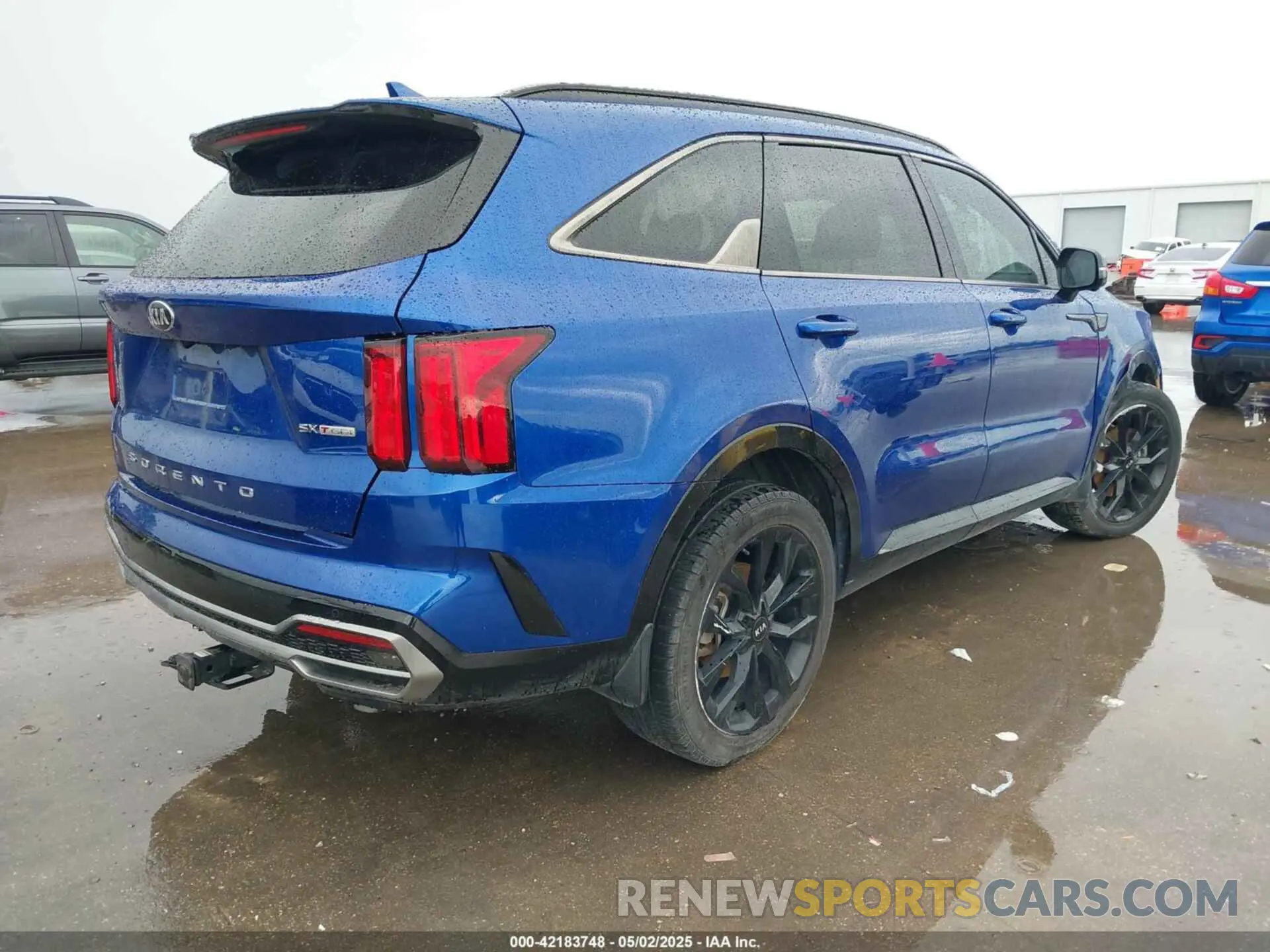 4 Photograph of a damaged car 5XYRK4LF4MG028358 KIA SORENTO 2021