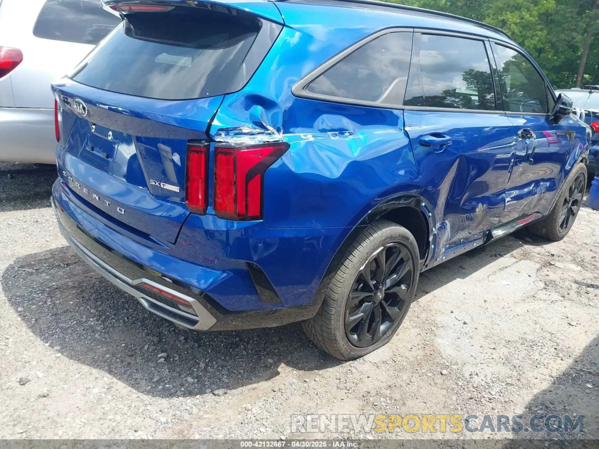 4 Photograph of a damaged car 5XYRK4LF5MG028384 KIA SORENTO 2021