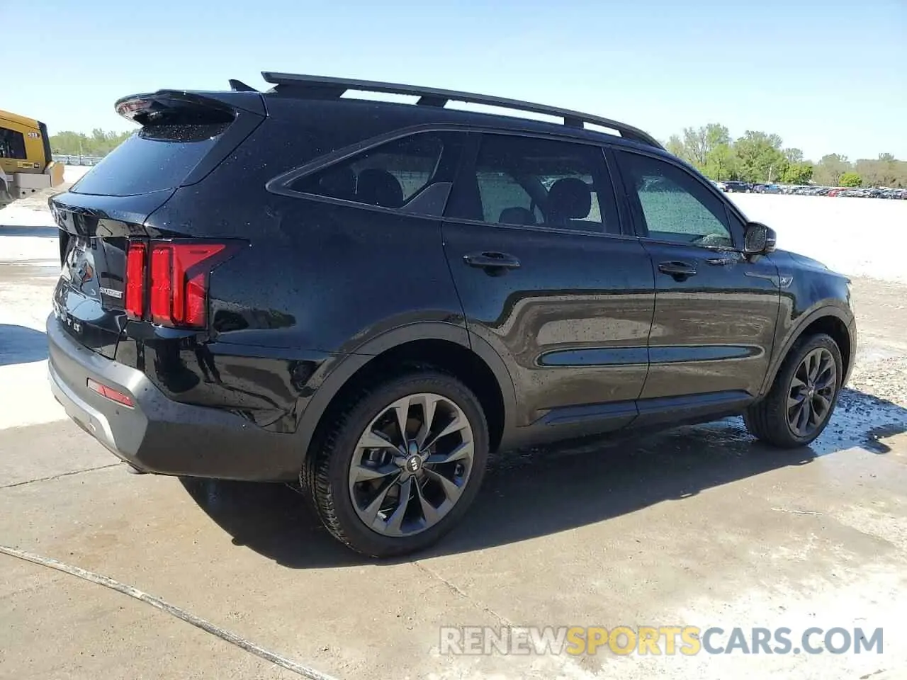 3 Photograph of a damaged car 5XYRKDLFXMG011001 KIA SORENTO 2021