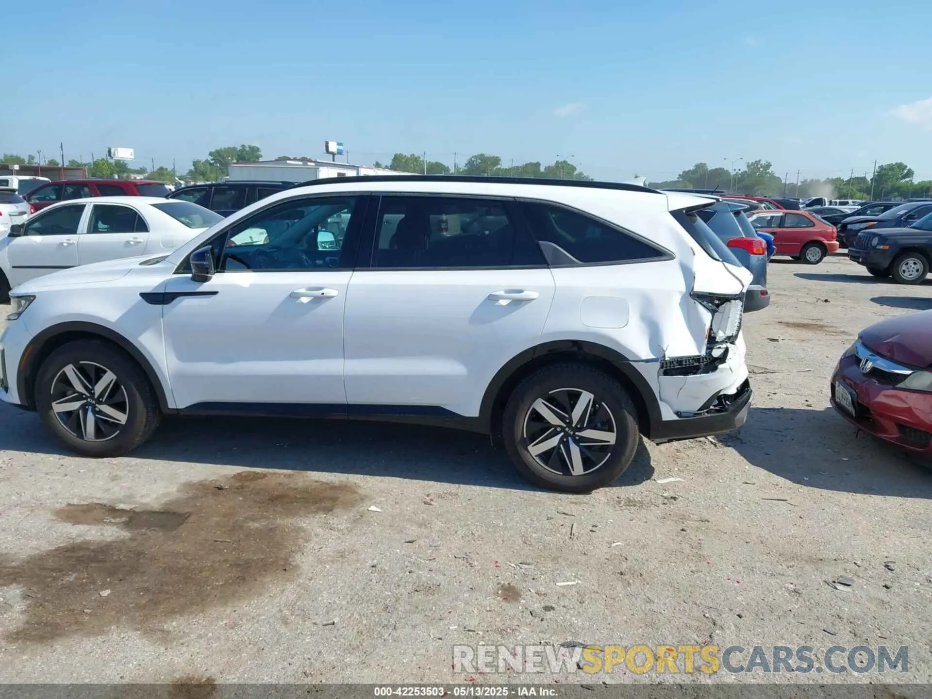 14 Photograph of a damaged car 5XYRL4LC1MG002786 KIA SORENTO 2021