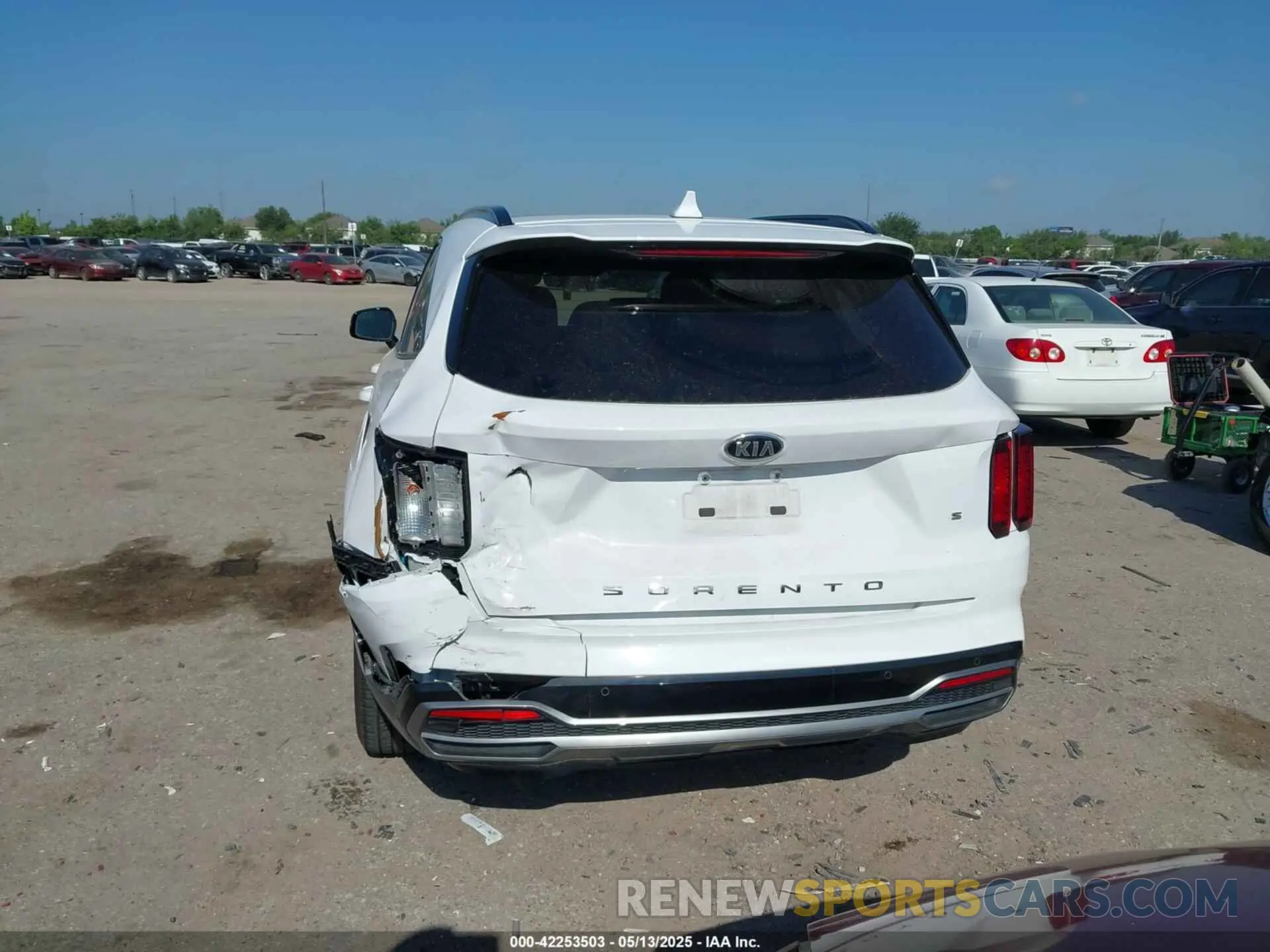 16 Photograph of a damaged car 5XYRL4LC1MG002786 KIA SORENTO 2021